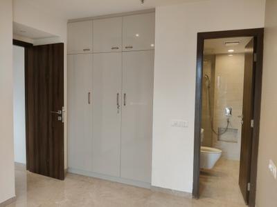 Bedroom Image of 650 Sq.ft 1 BHK Apartment / Flat for sale in Hiranandani Regent Hill A B C D And E Wing, Powai Mumbai for Rs. 18900000