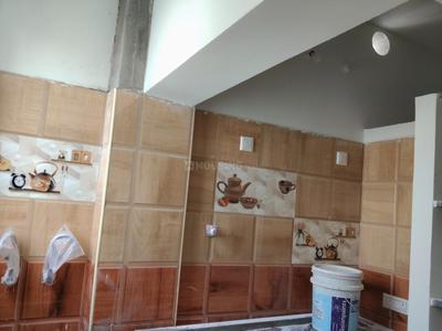 Bathroom Image of 650 Sq.ft 1 BHK Apartment / Flat for rent in First Agraharam Salem for Rs. 7500