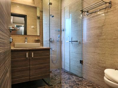 Common Bathroom Image of 450 Sq.ft 1 BHK Builder Floor for rent in Sector 43 Gurgaon for Rs. 45000