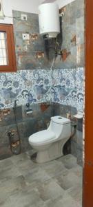 Bathroom Image of 1150 Sq.ft 2.5 BHK Apartment / Flat for rent in Oriental Apartment, Sector 62 Noida for Rs. 26000