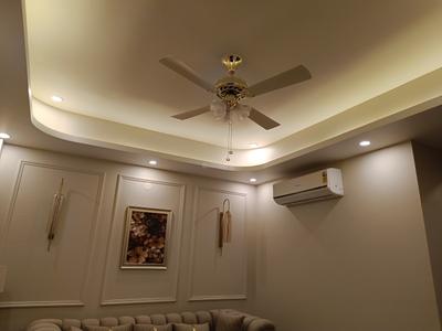 Living Room Image of 1450 Sq.ft 2 BHK Builder Floor for rent in DLF Phase 4 Gurgaon for Rs. 65000