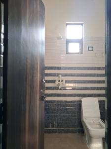 Common Bathroom Image of 350 Sq.ft 1 RK Apartment / Flat for rent in Sector 51 Noida for Rs. 12500