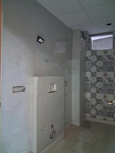 Common Bathroom Image of 1500 Sq.ft 3 BHK Apartment / Flat for sale in Sector 73 Noida for Rs. 5300000