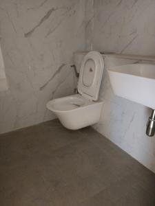 Common Bathroom Image of 1130 Sq.ft 2 BHK Apartment / Flat for sale in Lodha Bella Vita, Mohammed Wadi Pune for Rs. 9000000