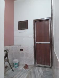Bathroom Image of 800 Sq.ft 2 BHK Builder Floor for rent in Surajkund Colony Gorakhpur for Rs. 8000