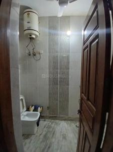 Bathroom Image of 1420 Sq.ft 2 BHK Builder Floor for rent in Sector 46 Gurgaon for Rs. 36000