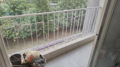 Balcony Image of 571 Sq.ft 1 BHK Apartment / Flat for rent in Amanora Park Town, Hadapsar Pune for Rs. 29000