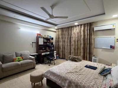 Bedroom Image of 4000 Sq.ft 4 BHK Builder Floor for rent in Mayfield Garden Luxury Floors, Mayfield Garden Gurgaon for Rs. 120000