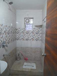 Bathroom Image of 650 Sq.ft 2 BHK Apartment / Flat for rent in Krishna Kunj, Dighori Nagpur for Rs. 12000