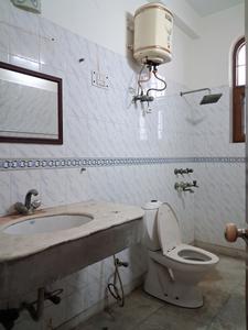 Common Bathroom Image of 3400 Sq.ft 3.5 BHK Independent House for rent in Sector 46 Noida for Rs. 52000