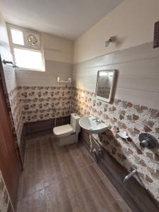 Bathroom Image of 1500 Sq.ft 3 BHK Apartment / Flat for rent in Gajuwaka Visakhapatnam for Rs. 23000