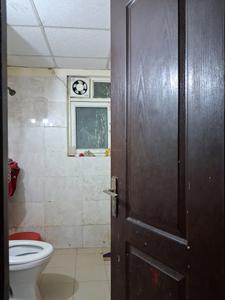Common Bathroom Image of 1150 Sq.ft 2.5 BHK Apartment / Flat for sale in Gardenia Golf City Phase 4, Sector 75 Noida for Rs. 8245000