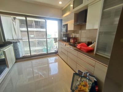 Kitchen Image of 650 Sq.ft 1 BHK Apartment / Flat for rent in Khar West Mumbai for Rs. 130000