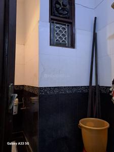 Bathroom Image of 950 Sq.ft 3 BHK Builder Floor for sale in Pitampura New Delhi for Rs. 7500000