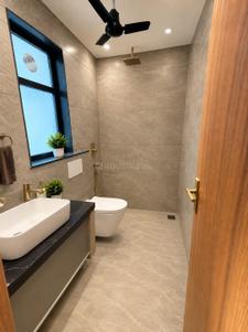Bathroom Image of 710 Sq.ft 1 BHK Studio for rent in Aez Aloha, Sector 57 Gurgaon for Rs. 45000