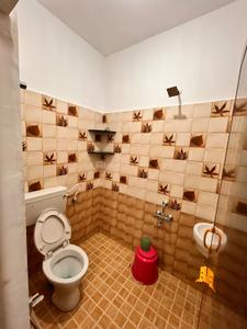 Bathroom Image of 160 Sq.ft 1 RK Independent House for rent in Kuniyamuthur Coimbatore for Rs. 4500