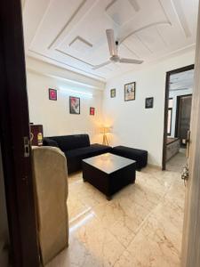 Hall Image of 412 Sq.ft 1 BHK Builder Floor for rent in Freedom Fighters Enclave New Delhi for Rs. 10500