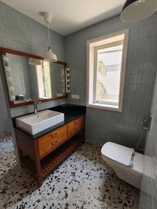 Bathroom Image of 1500 Sq.ft 2 BHK Apartment / Flat for sale in Juhu Mumbai for Rs. 75000000