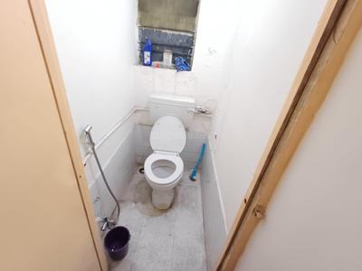 Bathroom Image of 650 Sq.ft 1 BHK Apartment / Flat for rent in Erandwane Pune for Rs. 26000