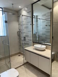 Bathroom Image of 6569 Sq.ft 5 BHK Apartment / Flat for sale in County 107, Sector 107 Noida for Rs. 170000000