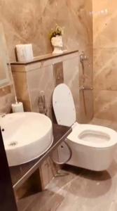 Bathroom Image of 1044 Sq.ft 2 BHK Apartment / Flat for sale in Vardhaman Altezza, Tathawade Pune for Rs. 9000000