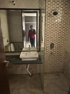 Bathroom Image of 1850 Sq.ft 3 BHK Apartment / Flat for rent in Shri Bankey Bihari Banke Bihari Kavyanjali Heights, Mohaddipur Gorakhpur for Rs. 25000