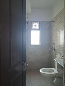 Common Bathroom Image of 925 Sq.ft 2 BHK Apartment / Flat for sale in Paras Tierea, Sector 137 Noida for Rs. 8000000