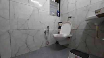 Bathroom Image of 880 Sq.ft 2 BHK Apartment / Flat for sale in Noble Heights, Malad East Mumbai for Rs. 16500000