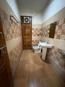 Bathroom Image of 2000 Sq.ft 5 BHK Duplex for rent in Vrindavan Yojana Lucknow for Rs. 30000