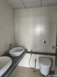 Bathroom Image of 3179 Sq.ft 4.5 BHK Apartment / Flat for sale in Gera Isle Royale, Bavdhan Pune for Rs. 30000000