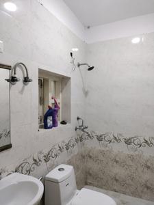 Common Bathroom Image of 2250 Sq.ft 3 BHK Builder Floor for rent in TDI The Grand Retreat, Sector 88 Faridabad for Rs. 21000