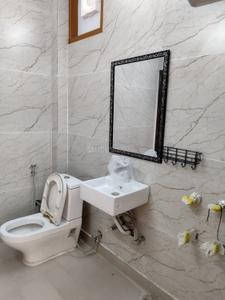 Bathroom Image of 900 Sq.ft 2 BHK Independent House for rent in Sector 3 Dwarka New Delhi for Rs. 25000