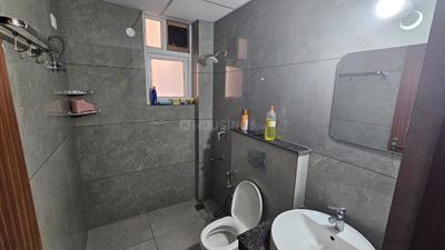 Bathroom Image of 2500 Sq.ft 3 BHK Apartment / Flat for rent in Utrathiya Zirakpur for Rs. 50000