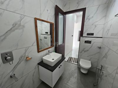 Bathroom Image of 2200 Sq.ft 3 BHK Builder Floor for rent in Ballupur Dehradun for Rs. 45000