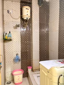 Bathroom Image of 400 Sq.ft 1 BHK Independent House for sale in Triveni Colony Indore for Rs. 2200000
