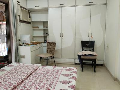 Bedroom Image of 1021 Sq.ft 3 BHK Apartment / Flat for sale in Vile Parle West Mumbai for Rs. 35000000