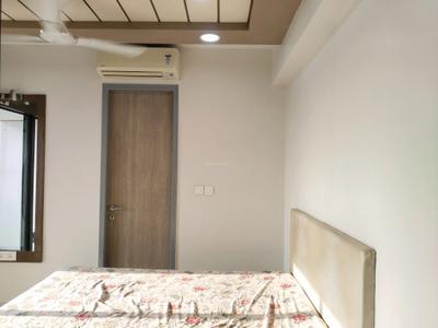 Bedroom Image of 800 Sq.ft 2 BHK Apartment / Flat for rent in Rustomjee Erika, Bandra East Mumbai for Rs. 95000