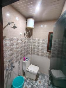 Bathroom Image of 550 Sq.ft 1 RK Builder Floor for rent in Sector 40 Gurgaon for Rs. 22999