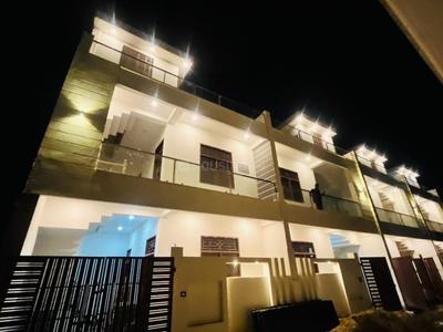 Image of 900 Sq.ft 4 BHK Villa for sale in Jhalwa, Allahabad for Rs. 7700000