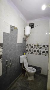 Bathroom Image of 660 Sq.ft 1 BHK Builder Floor for rent in Hari Nagar New Delhi for Rs. 18000