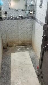 Bathroom Image of 630 Sq.ft 2 BHK Independent House for rent in Laxmi Nagar New Delhi for Rs. 16788