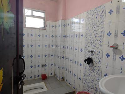 Bathroom Image of 1350 Sq.ft 3 BHK Apartment / Flat for rent in Bariatu Ranchi for Rs. 15000