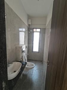 Bathroom Image of 850 Sq.ft 2 BHK Apartment / Flat for sale in Kalpataru Elitus, Mulund West Mumbai for Rs. 24000000