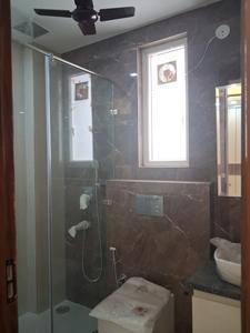 Bedroom One Image of 1350 Sq.ft 3 BHK Builder Floor for sale in Paschim Vihar New Delhi for Rs. 26000000