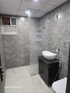 Bathroom Image of 1100 Sq.ft 2 BHK Apartment / Flat for rent in Paramount Symphony, Crossings Republik Ghaziabad for Rs. 20000