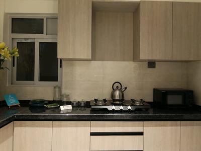 Kitchen Image of 900 Sq.ft 2 BHK Apartment / Flat for rent in Piramal Mahalaxmi South Tower, Worli Mumbai for Rs. 225000