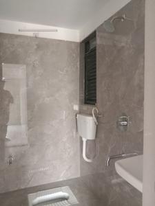 Common Bathroom Image of 1050 Sq.ft 2 BHK Apartment / Flat for sale in Thane West Thane for Rs. 26000000