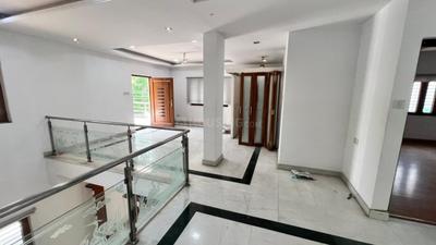 Bare shell Office Space