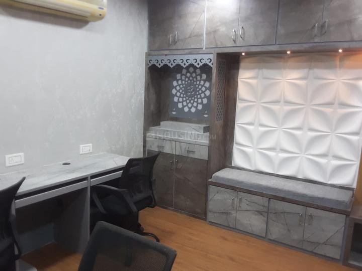 400 sq.ft Ready to use Office Space for rent in Park Street Area