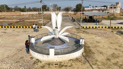 Outside View image of 800.0 Sq.ft   Commercial Plot for sale in Kisan Path for 3200000